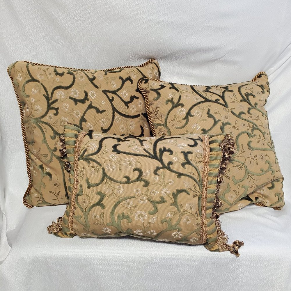 Austin Horn Collection Set of 3 Pillows - EUC